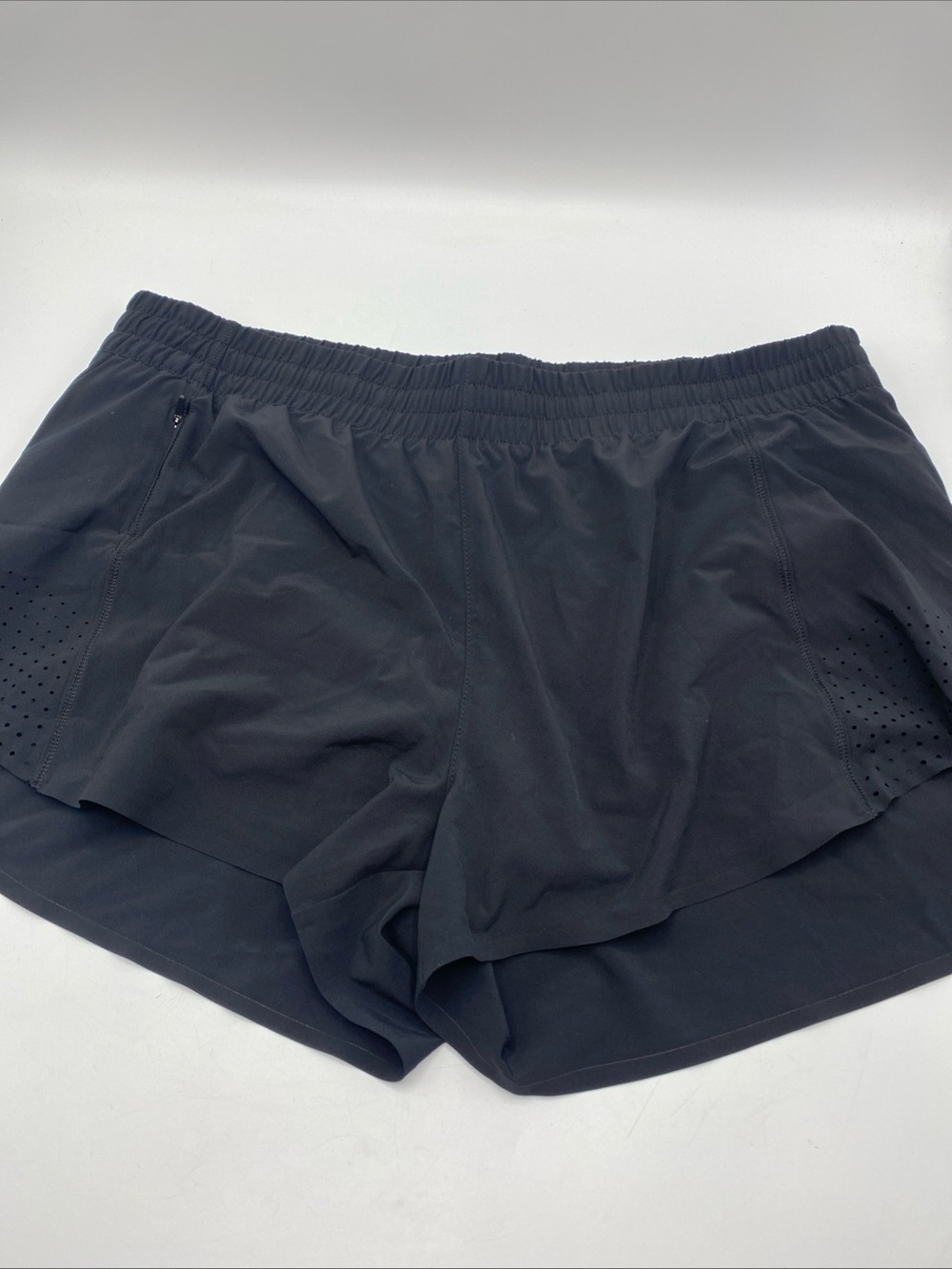 Athleta Hustle 3" Short Black Laser Perforated Running Lined Zip Pocket Large